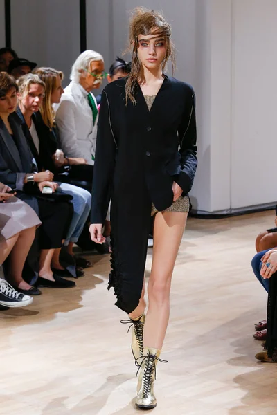 Look 25
